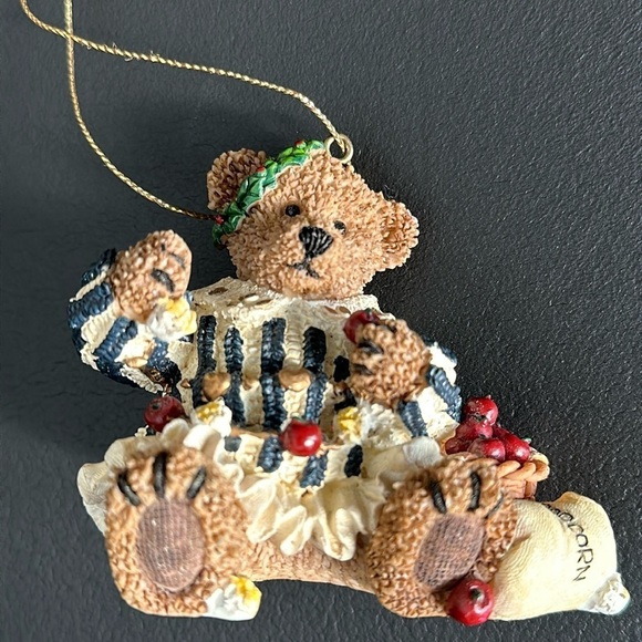 Christmas Ornament Kirkland Sitting Bear Stringing Popcorn/Apple Garland No Box - Picture 1 of 10